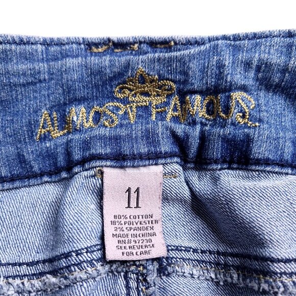 Almost Famous Womens Capri Jeans Cuffed Crop 11 Destroyed Stretch Junior - Picture 4 of 5